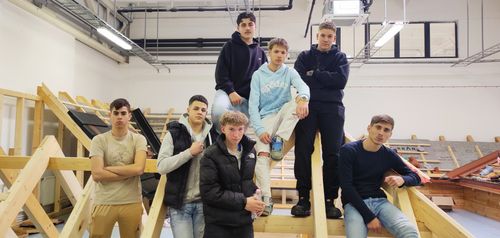 🏭✨ Gyárlátogatáson voltunk! 👷‍♂️🔨