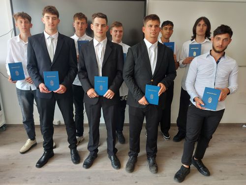 festő mázoló tapétázó.jpg
